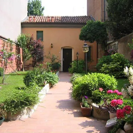 Bed & Breakfast Il Giardino Fiorito Ferrara